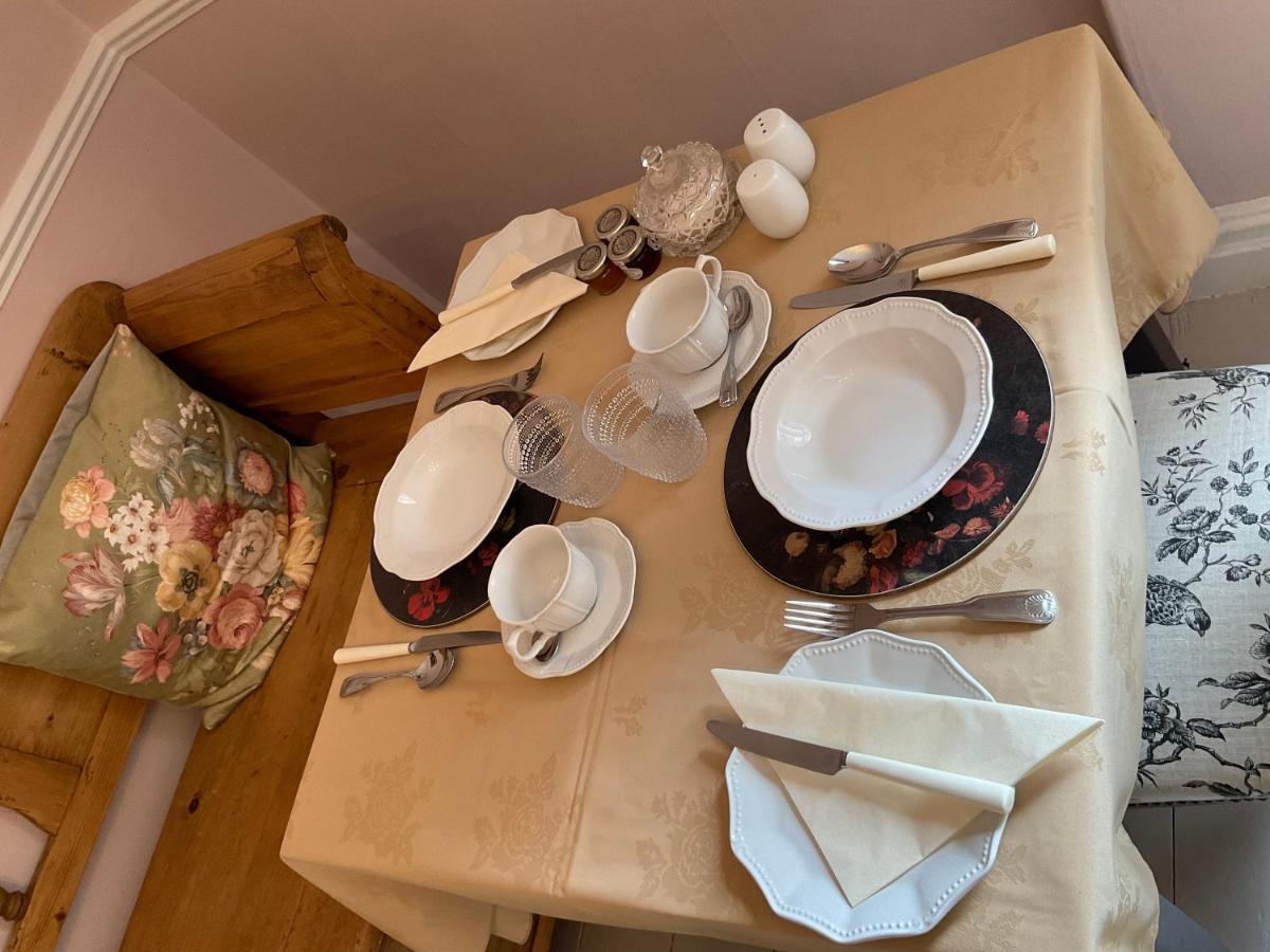 Albury House Bed & Breakfast *